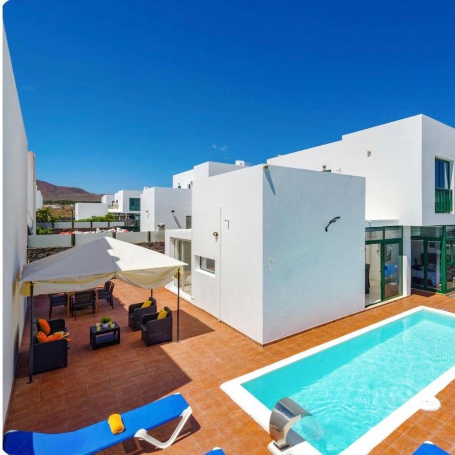 Spacious Private Villa & Private Heated Pool - Villa Sunshine Costa Teguise Eksteriør billede